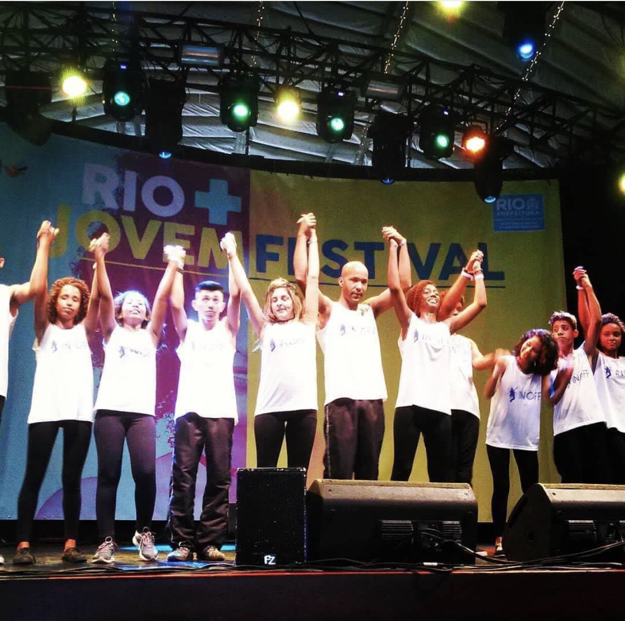 Elenco no festival Rio + Jovem